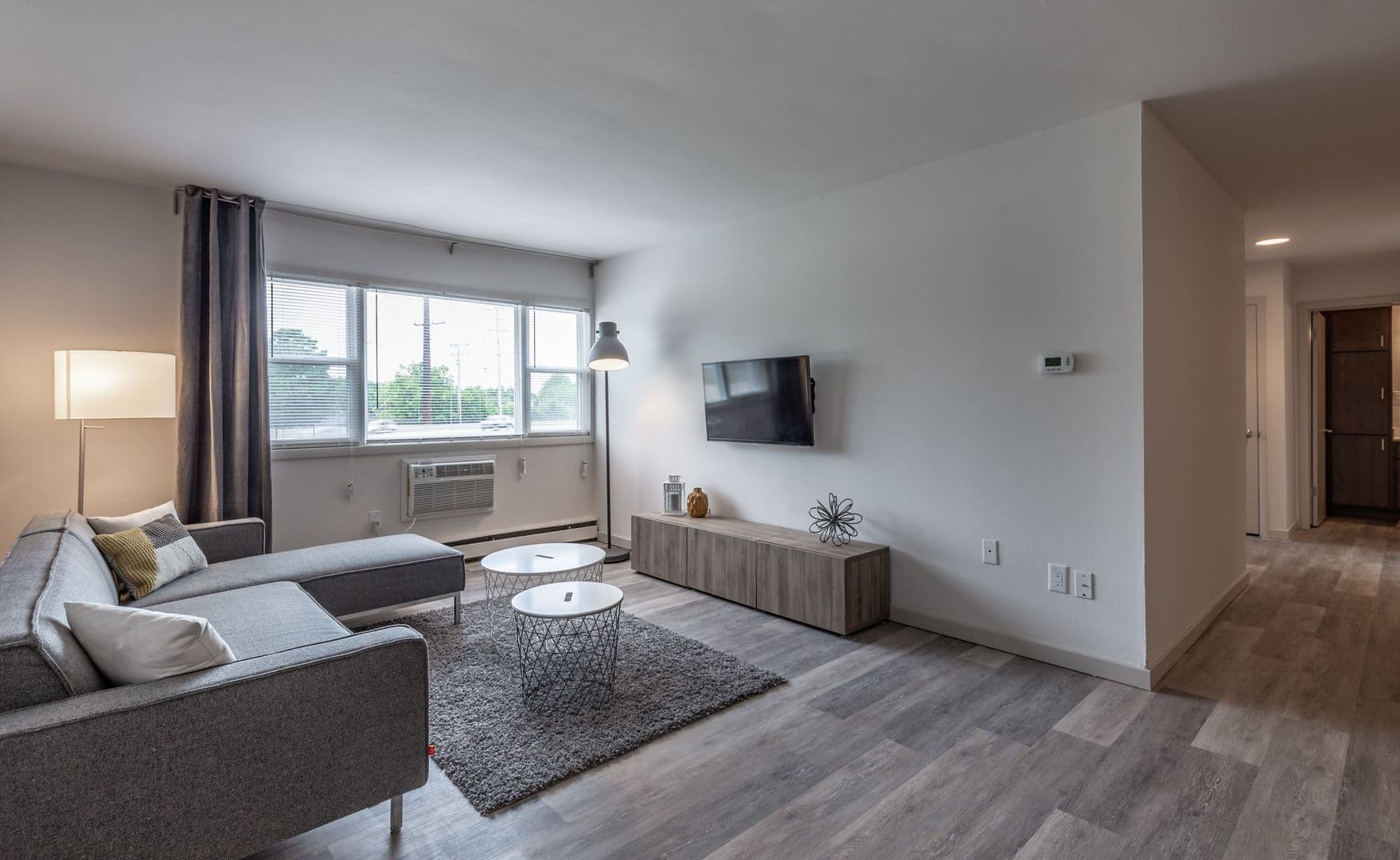 Milwaukee Apartment: 2867 S. Kinnickinnic Ave.