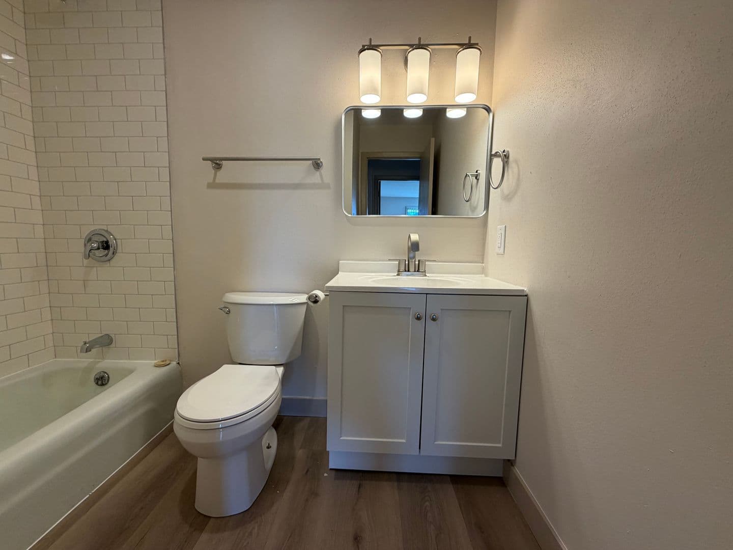 Green Bay Apartment: 1688 Shawano Ave