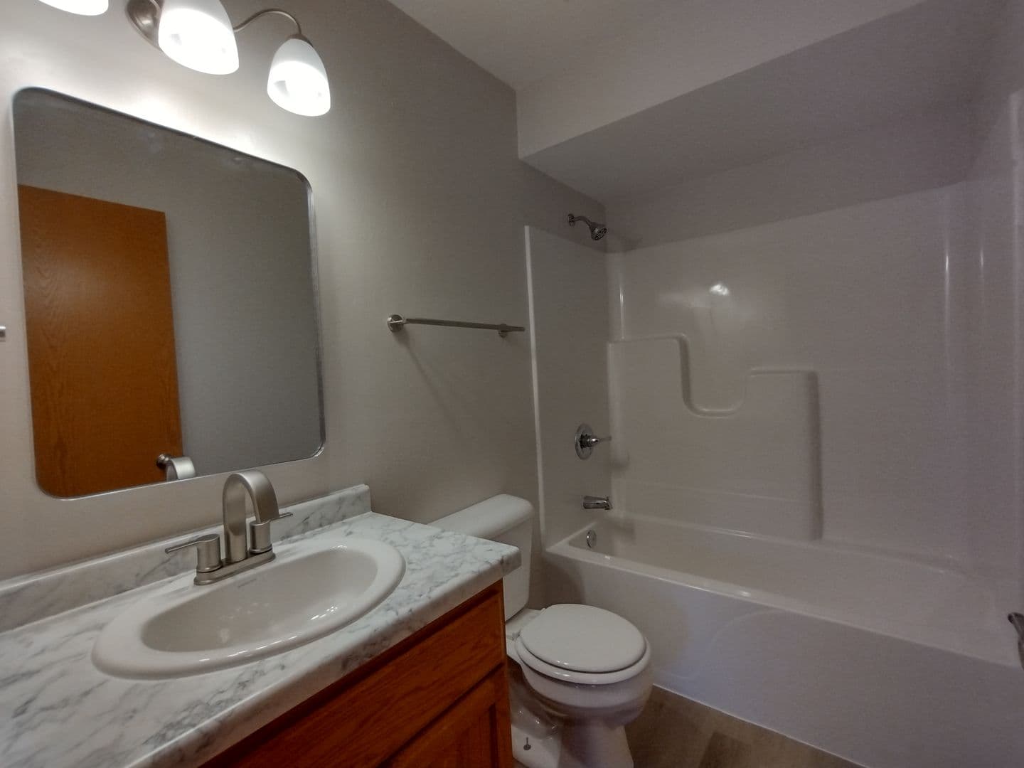 Menasha Apartment: 992 Third Street