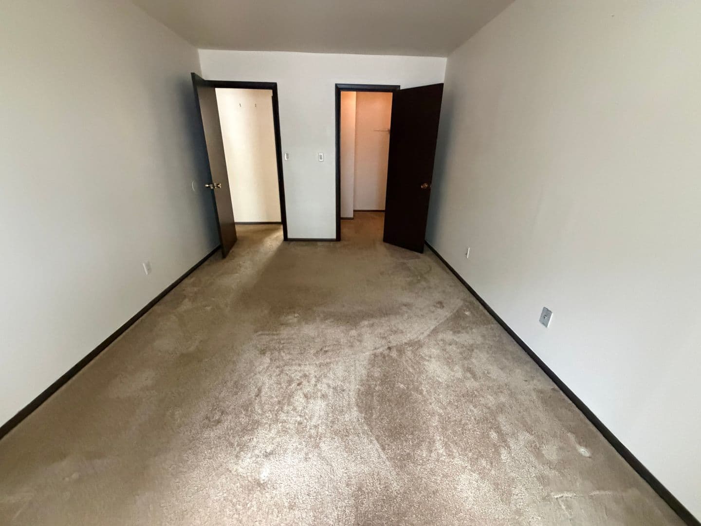 Green Bay Apartment: 1668 Shawano Ave