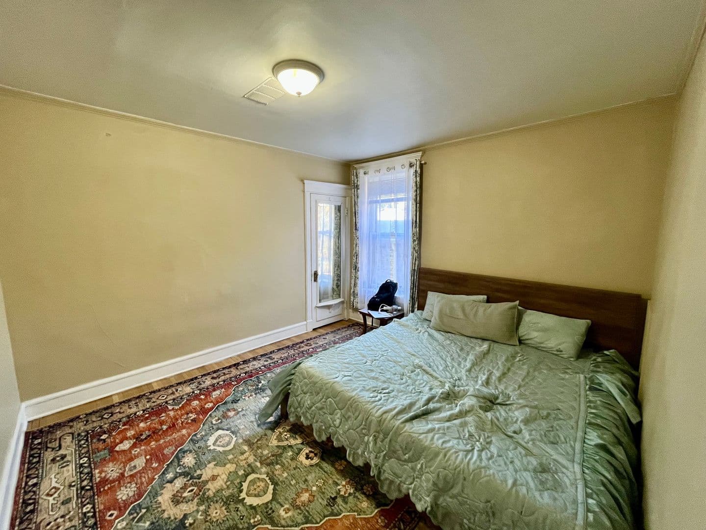Milwaukee Apartment: 2320 E Belleview Pl.