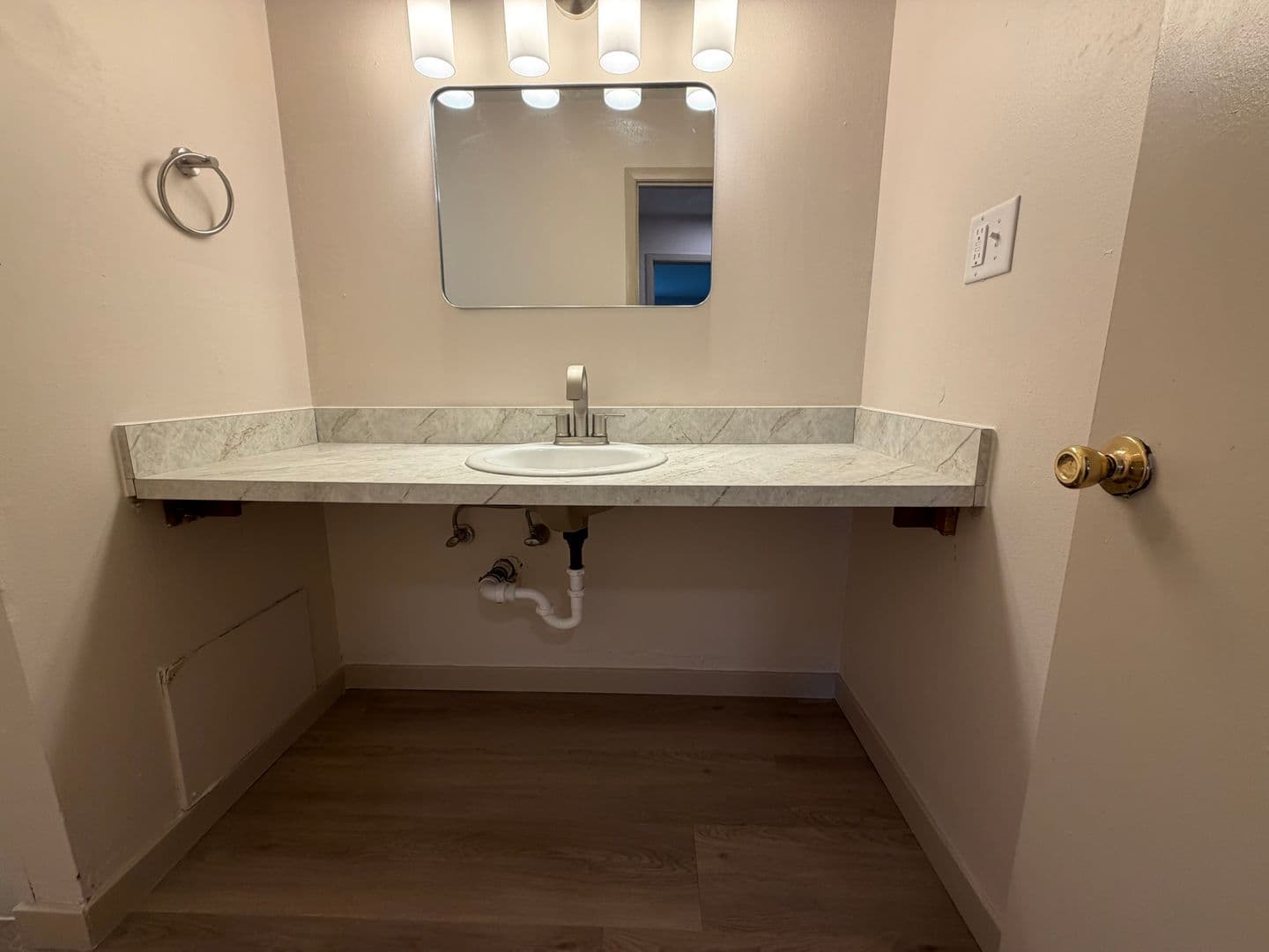 Green Bay Apartment: 1680 Shawano Ave