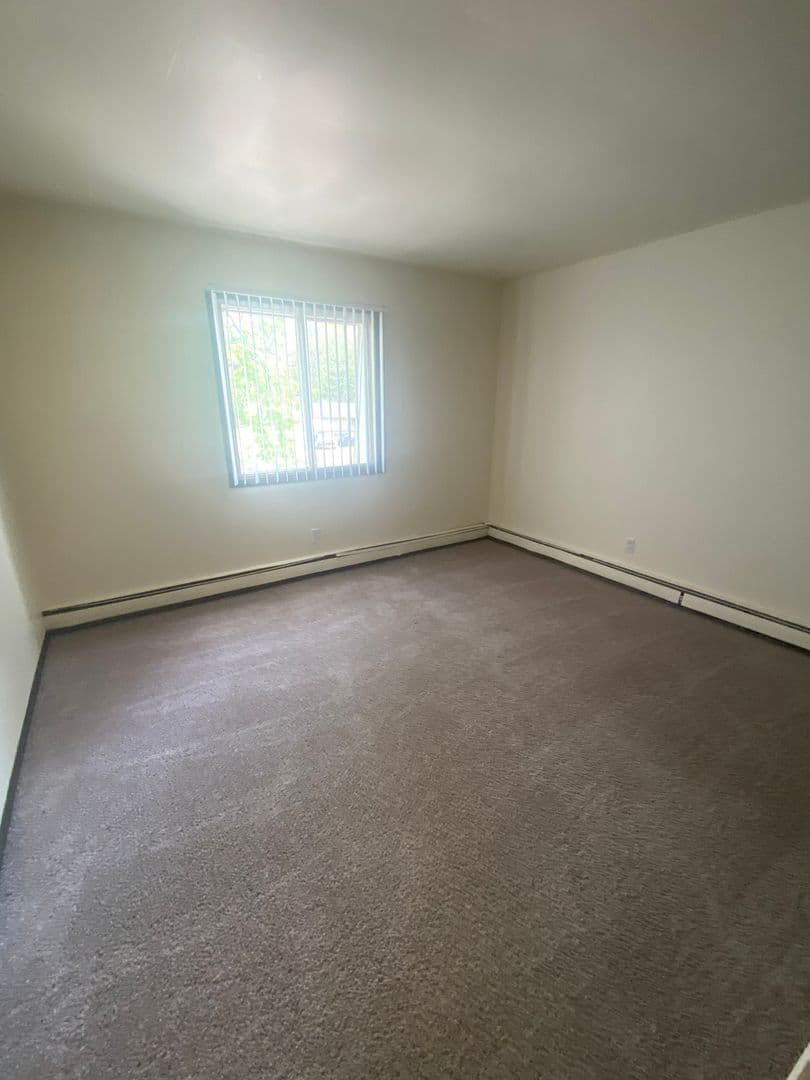 Green Bay Apartment: 1680 Shawano Ave