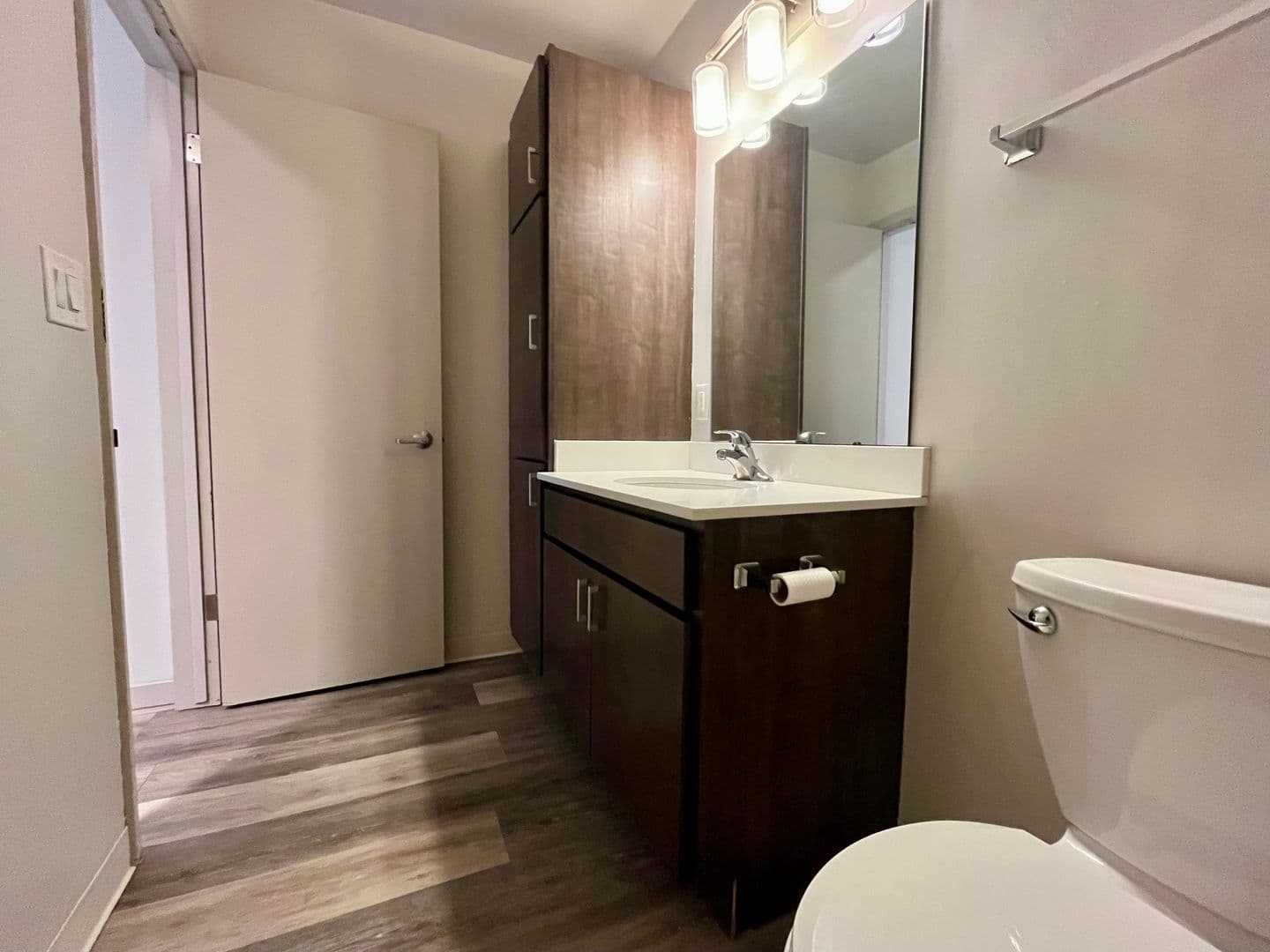 Milwaukee Apartment: 2867 S. Kinnickinnic Ave.
