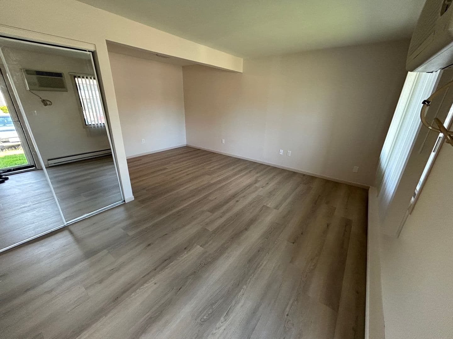 Menasha Apartment: 988 Third Street