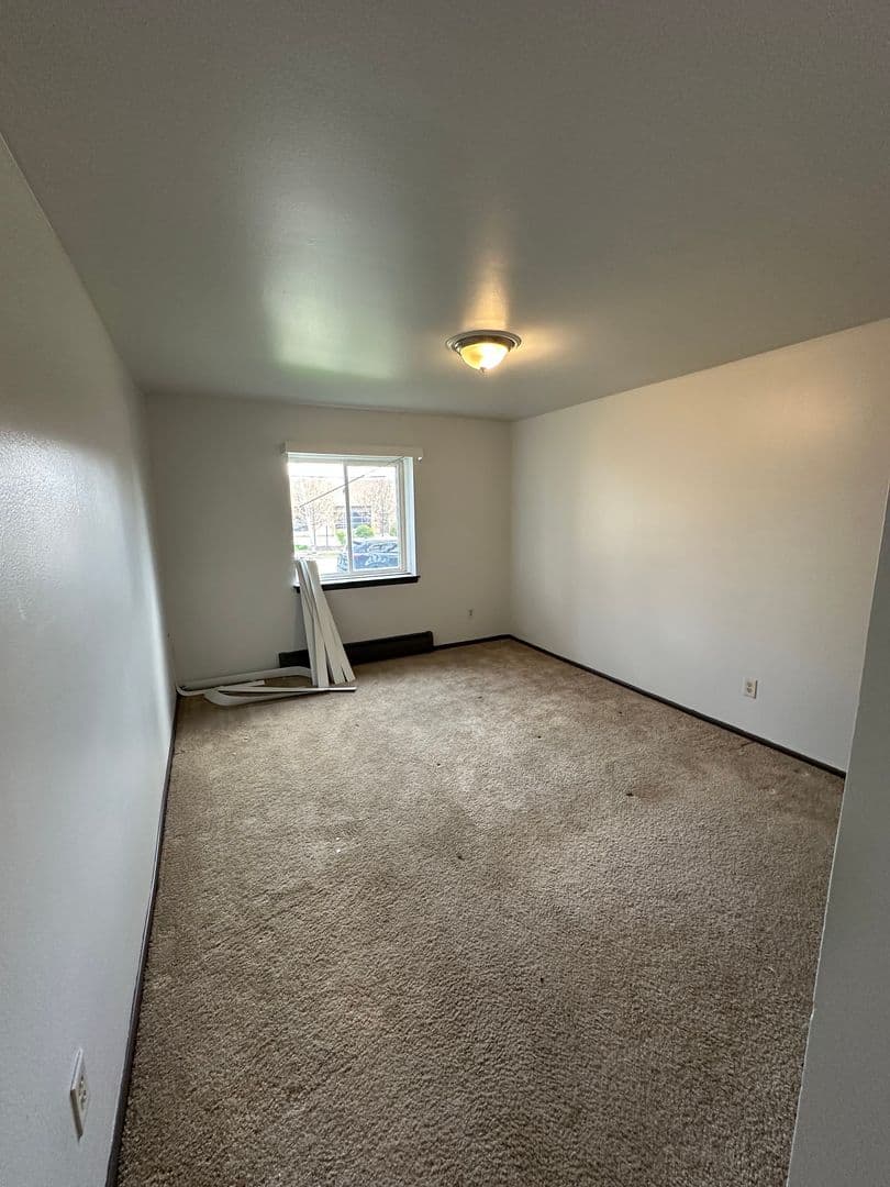 West Allis Apartment: 10628  W Dakota St.