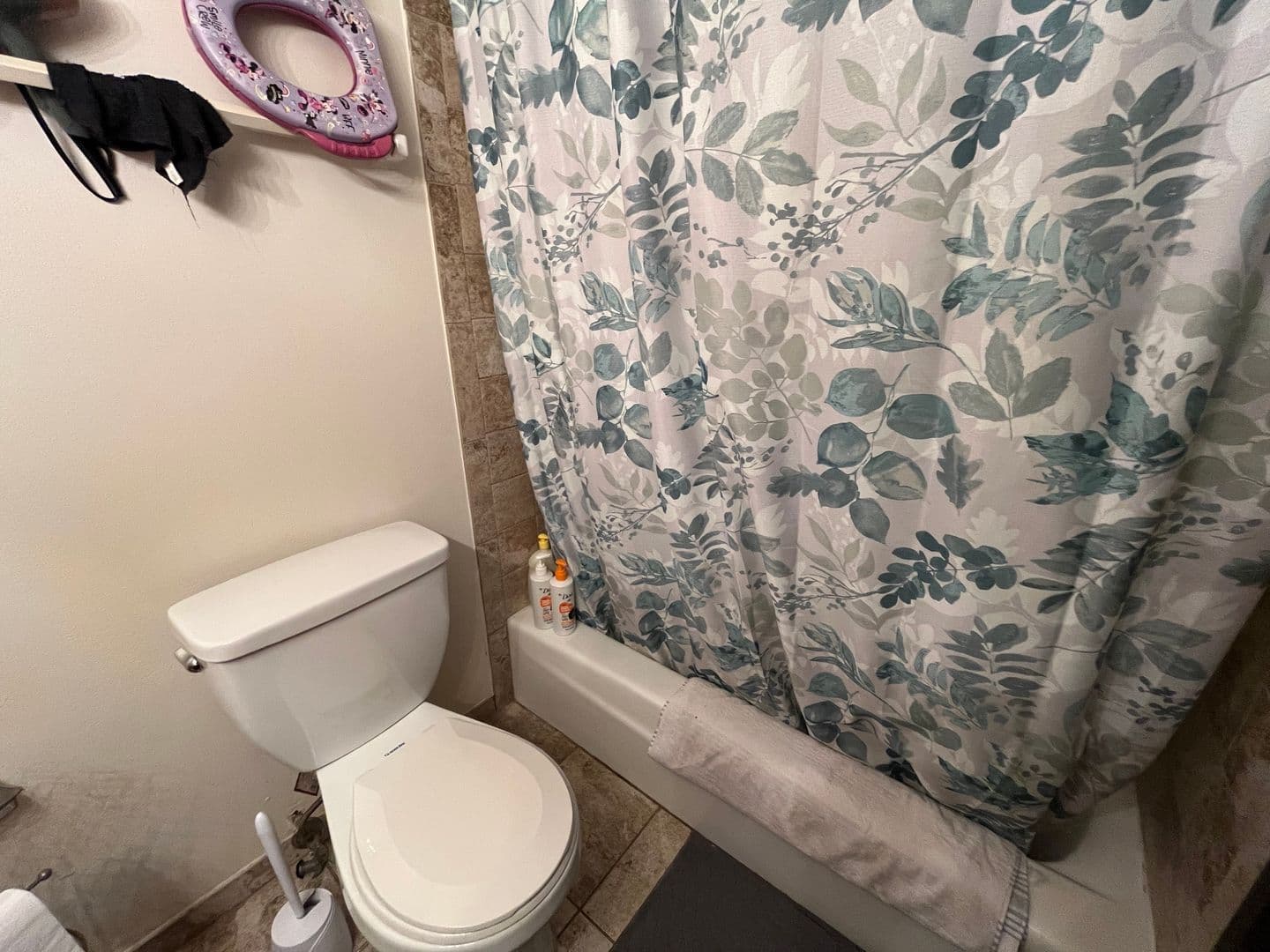 West Allis Apartment: 2853 S 106th St