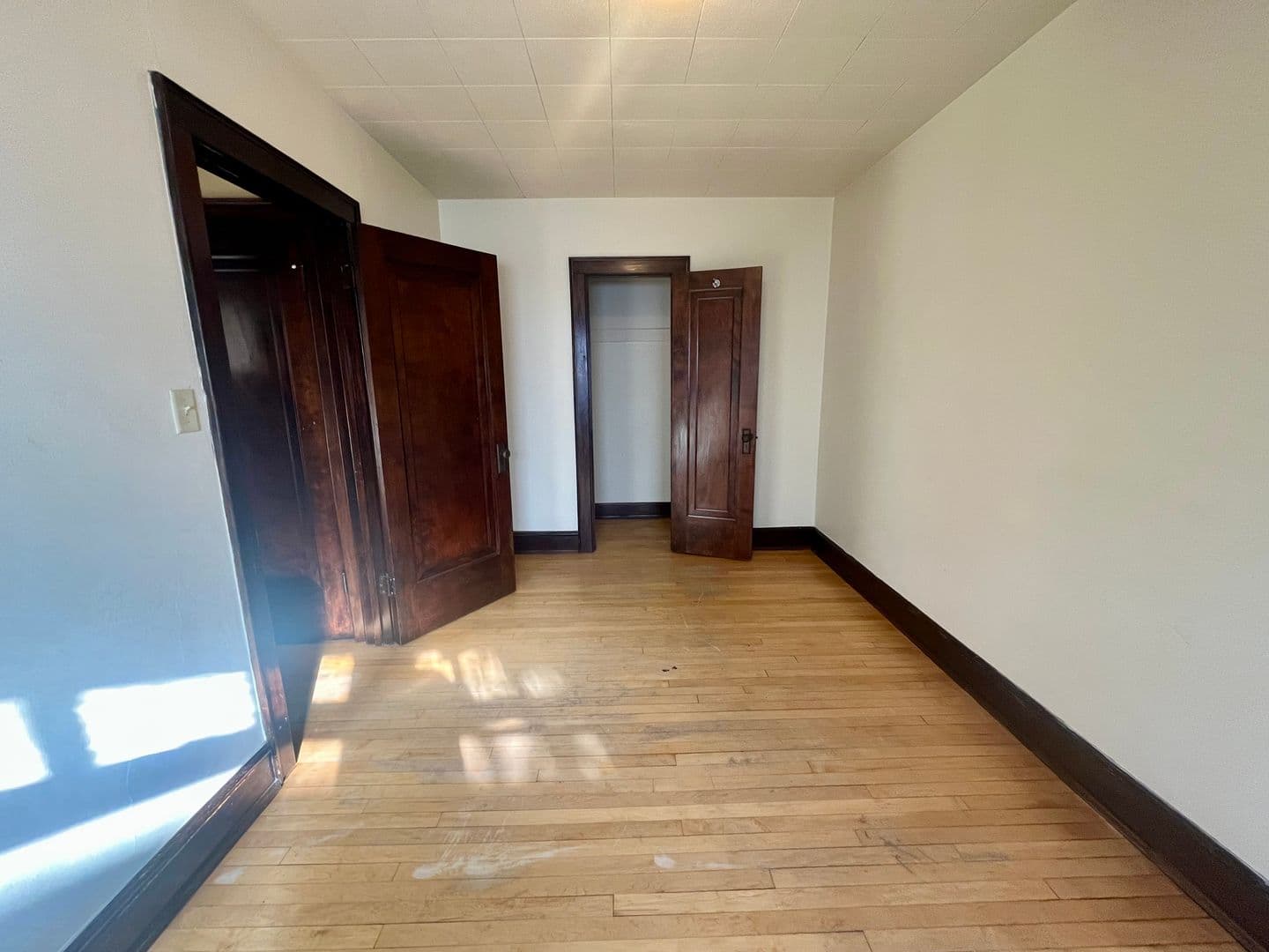 Milwaukee Apartment: 1827 E Park Pl