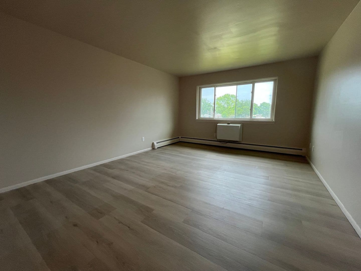 Milwaukee Apartment: 4246 S 60th St