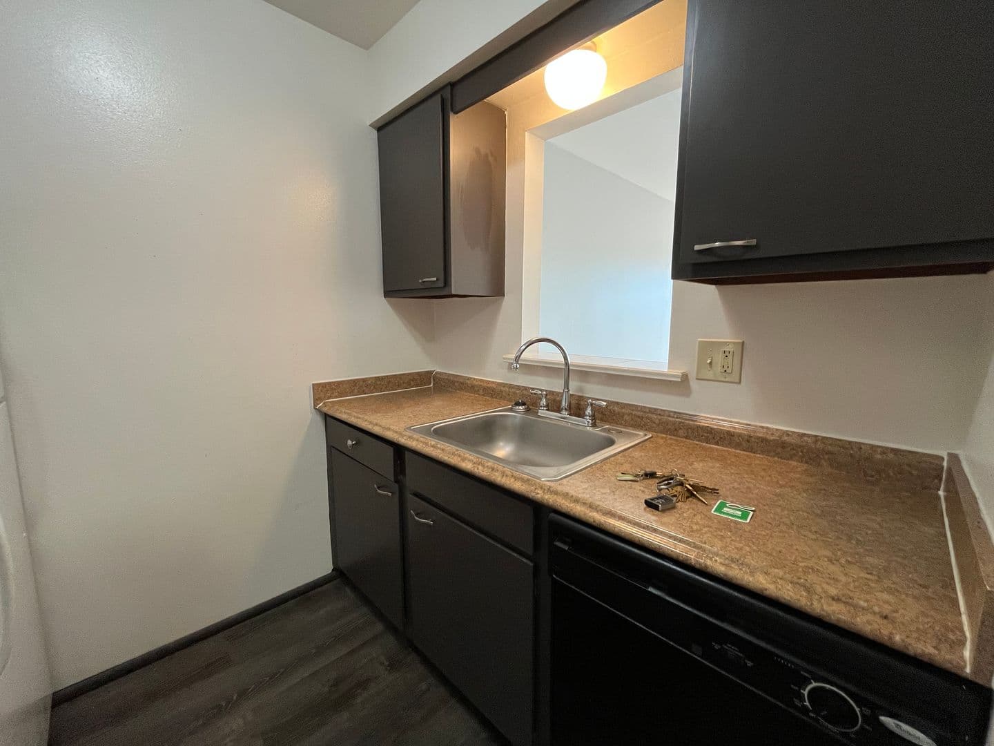 West Allis Apartment: 2821 S 106th St
