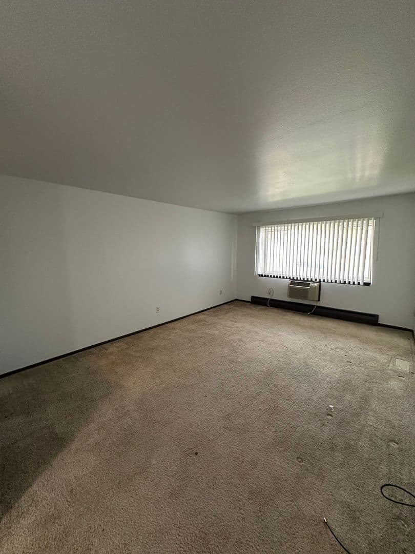 West Allis Apartment: 10628  W Dakota St.