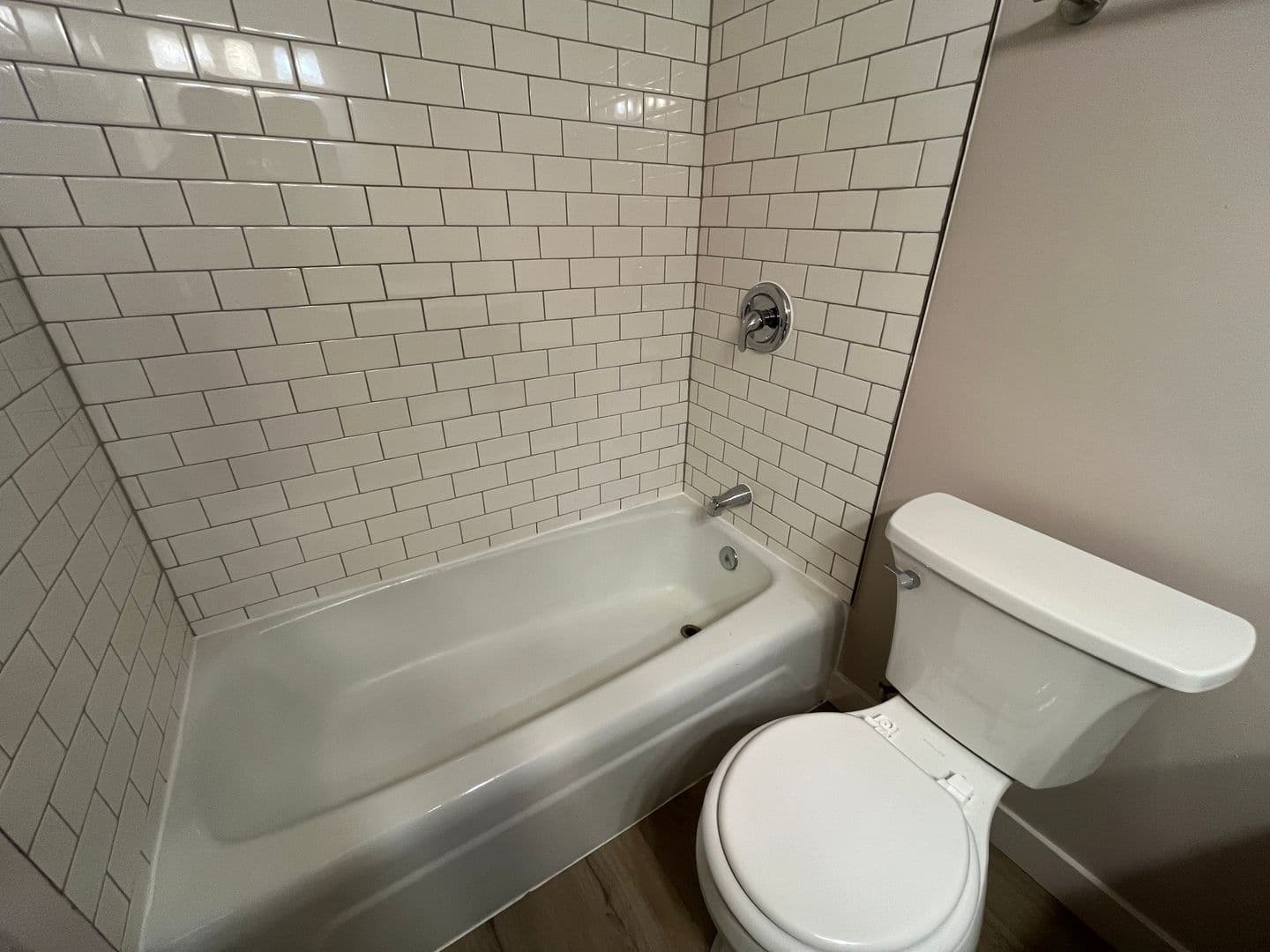 Milwaukee Apartment: 4246 S 60th St