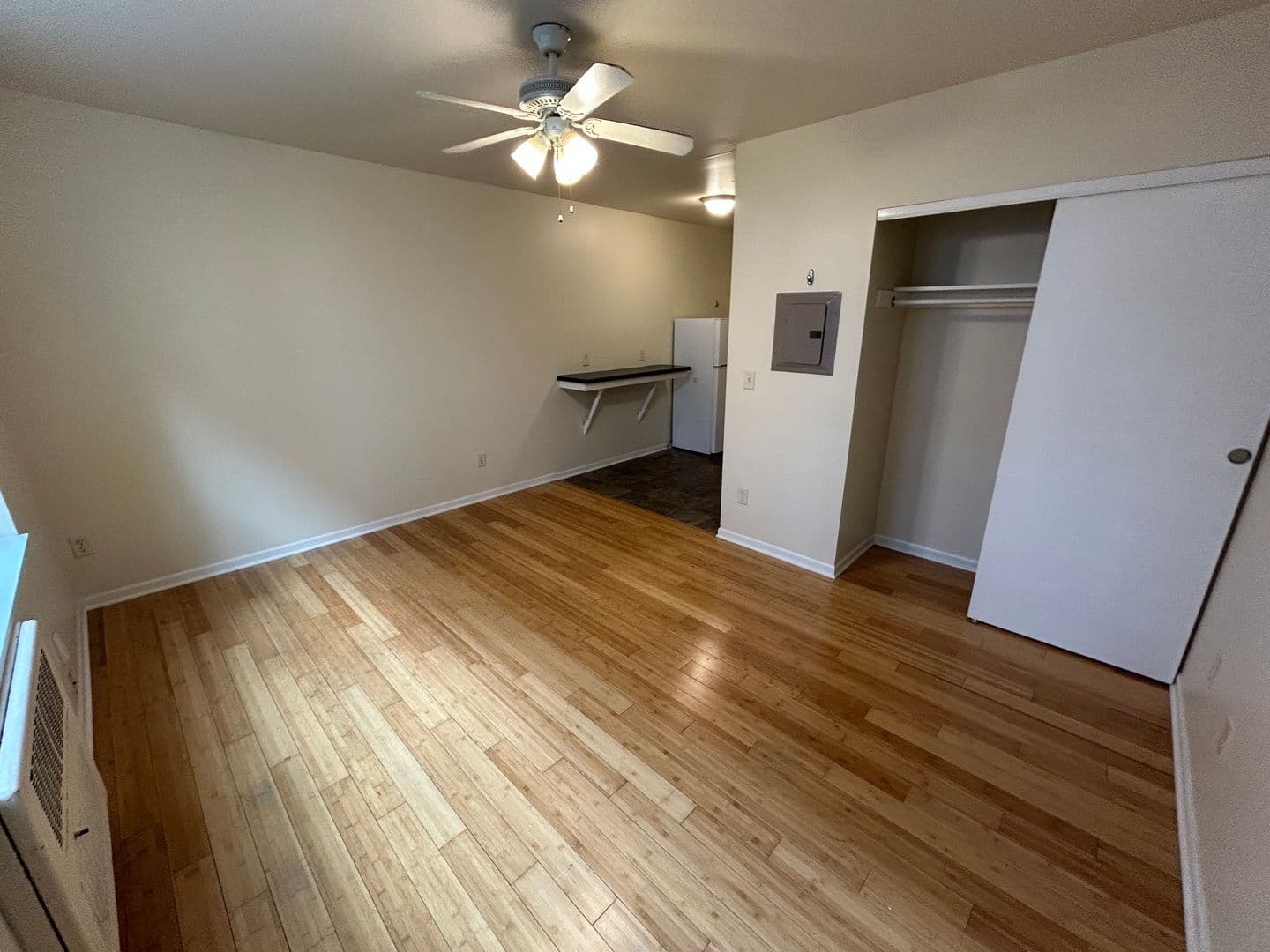 Milwaukee Apartment: 1819 N. Cambridge Ave.