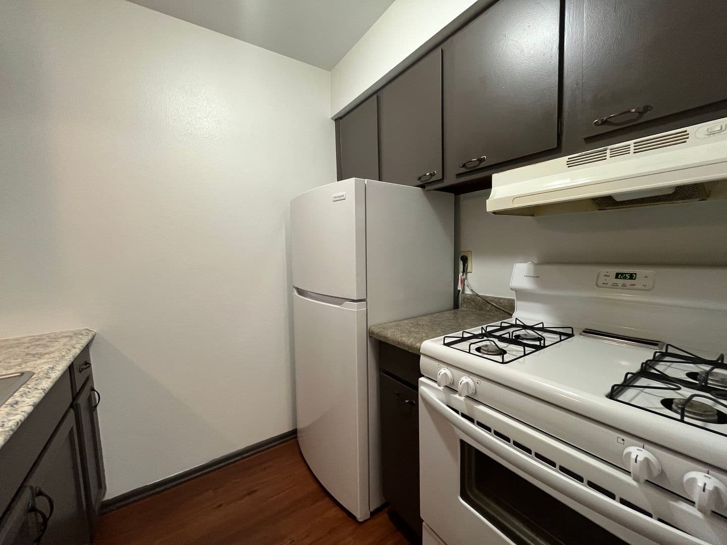 West Allis Apartment: 2821 S 106th St