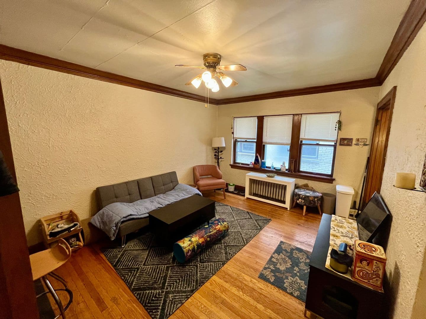 Shorewood Apartment: 4474 N Oakland Ave