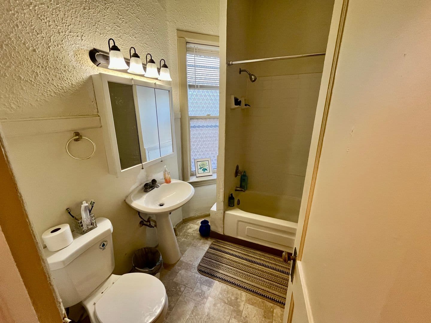 Milwaukee Apartment: 2320 E Belleview Pl.
