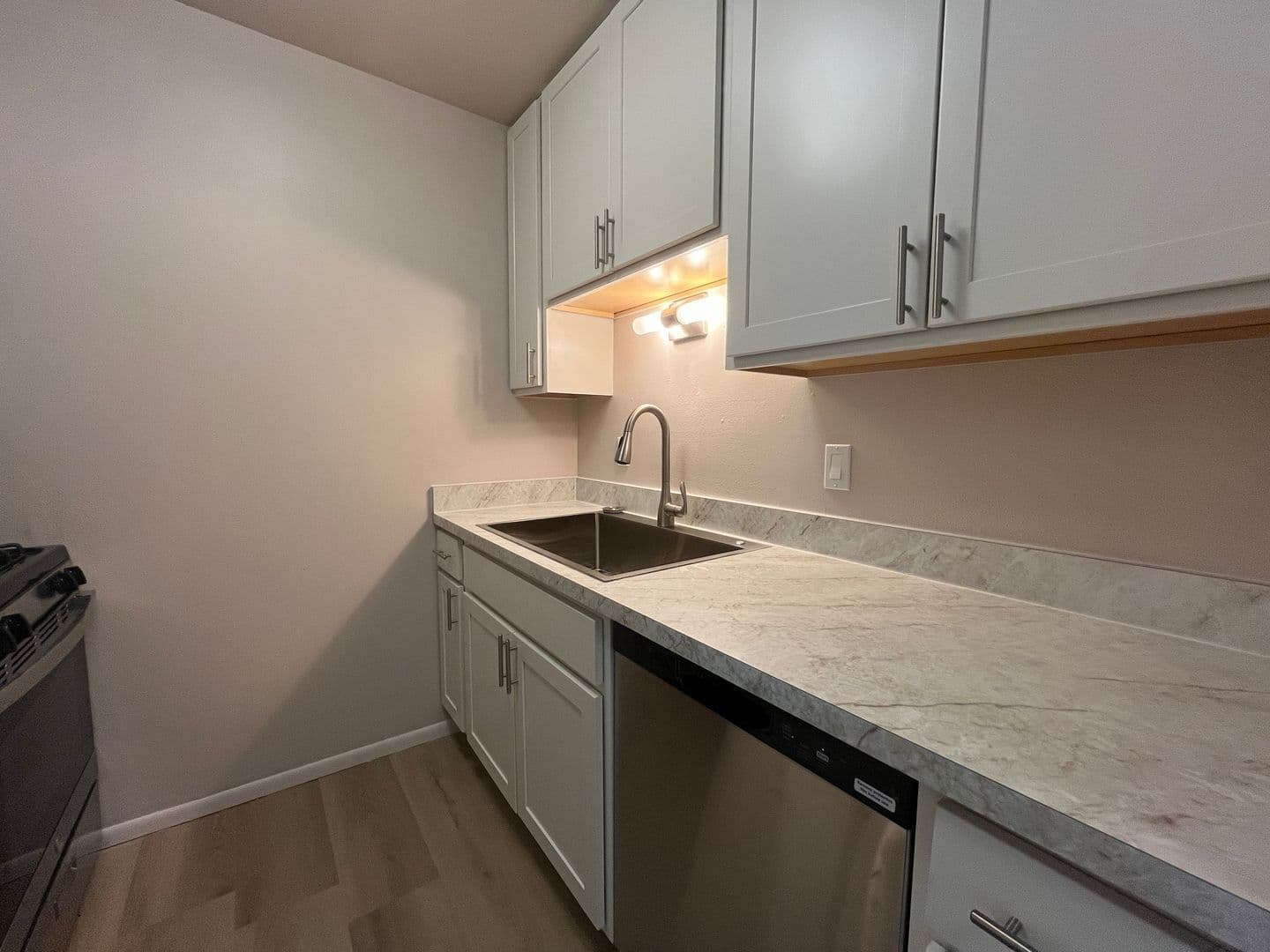 Milwaukee Apartment: 4246 S 60th St