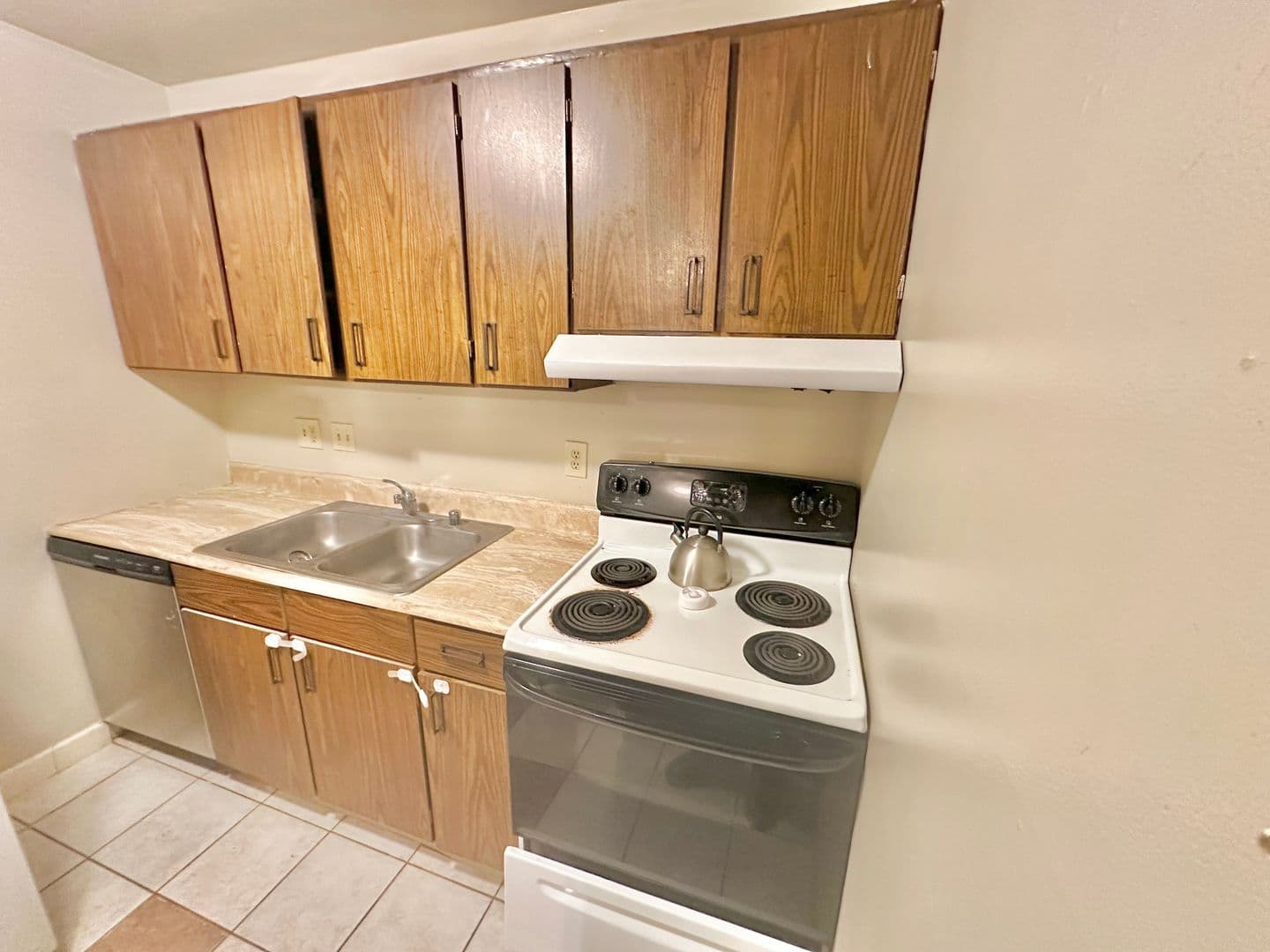 Germantown Apartment: N111 W15831-15835 Vienna Court