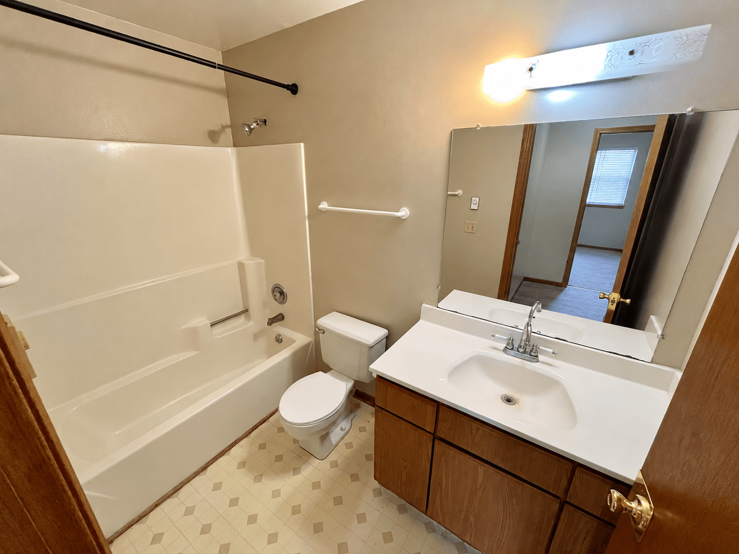 Germantown Apartment: N114W15846 Sylvan Circle