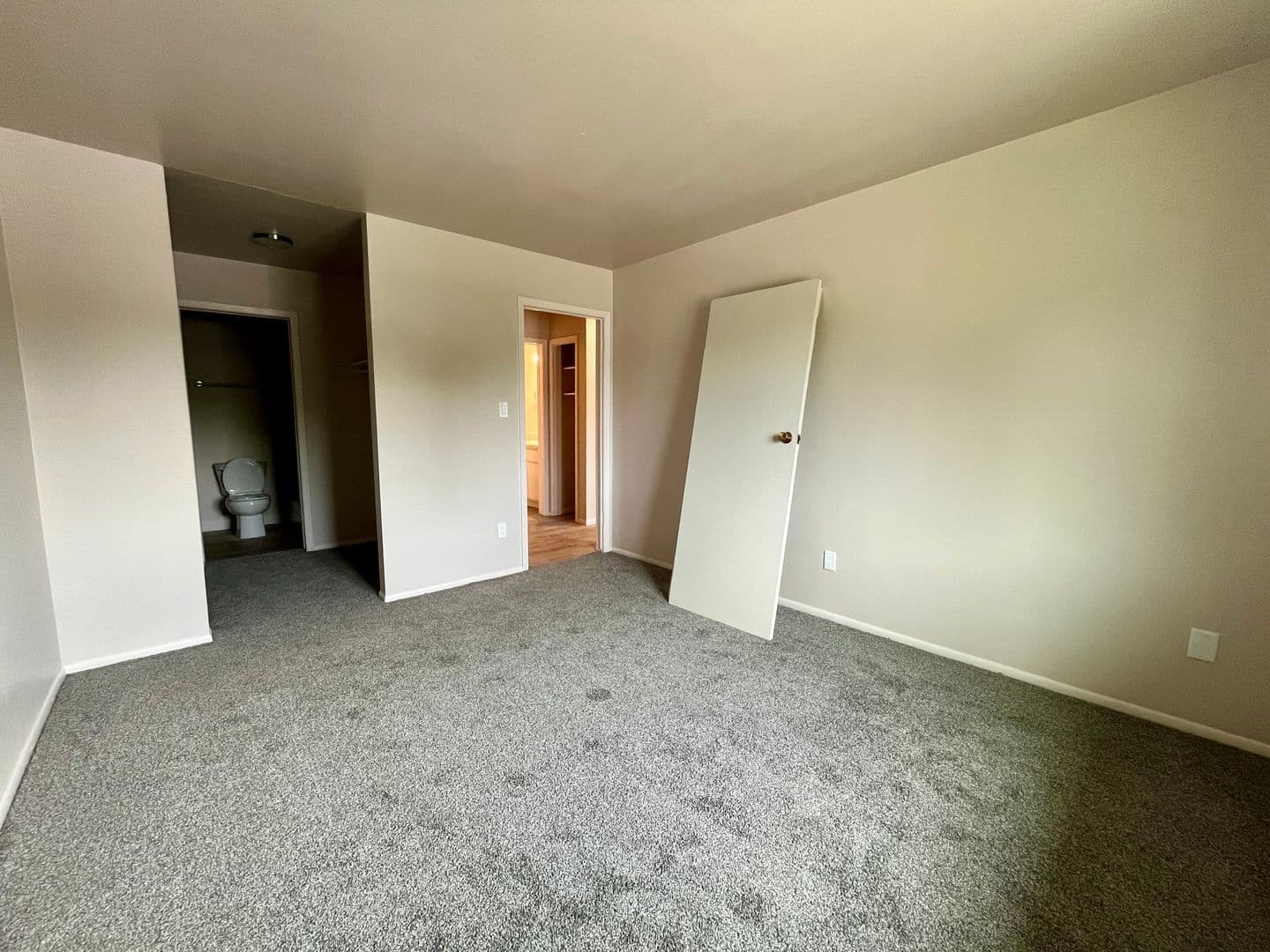 Milwaukee Apartment: 4246 S 60th St