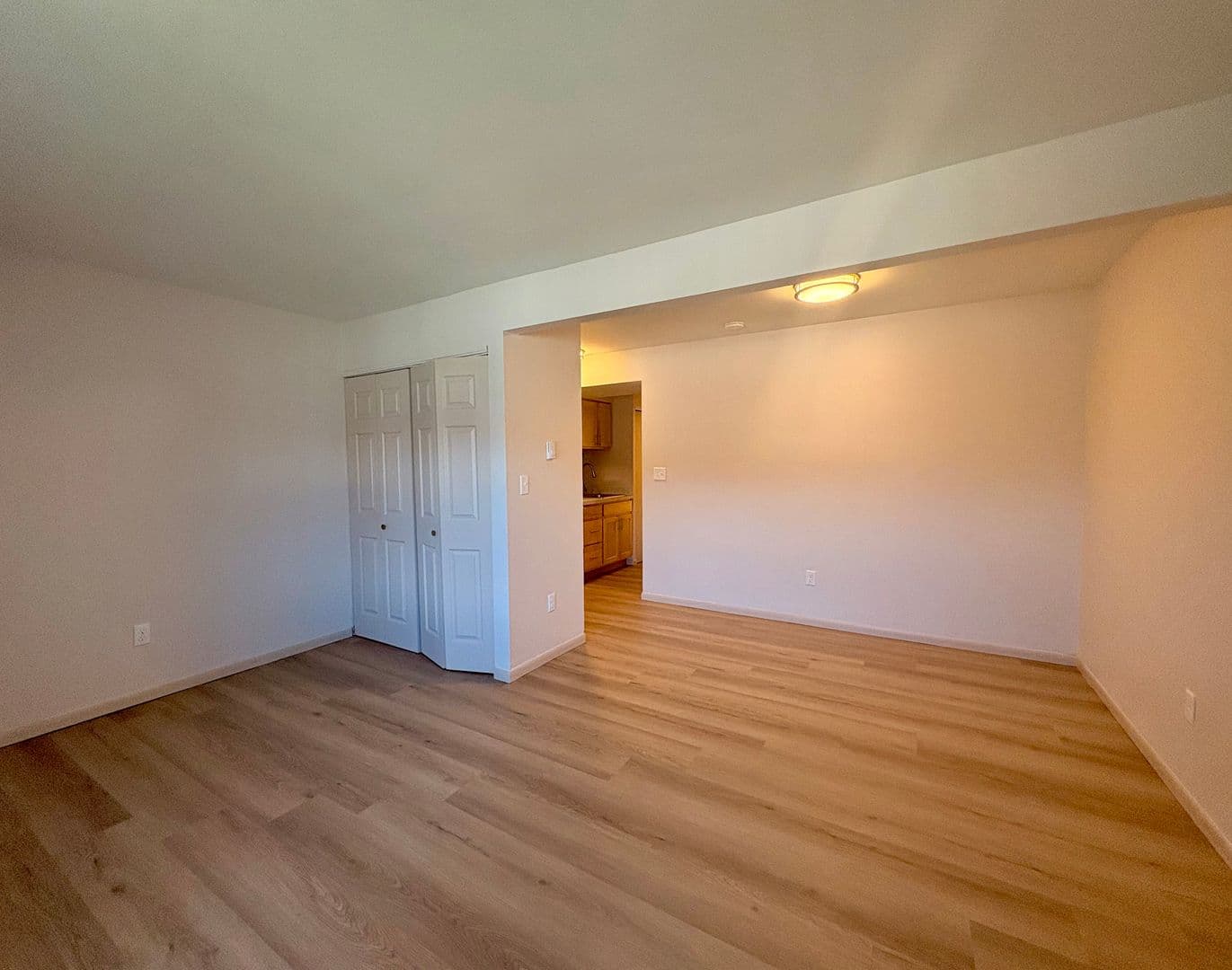 Menasha Apartment: 988 Third Street
