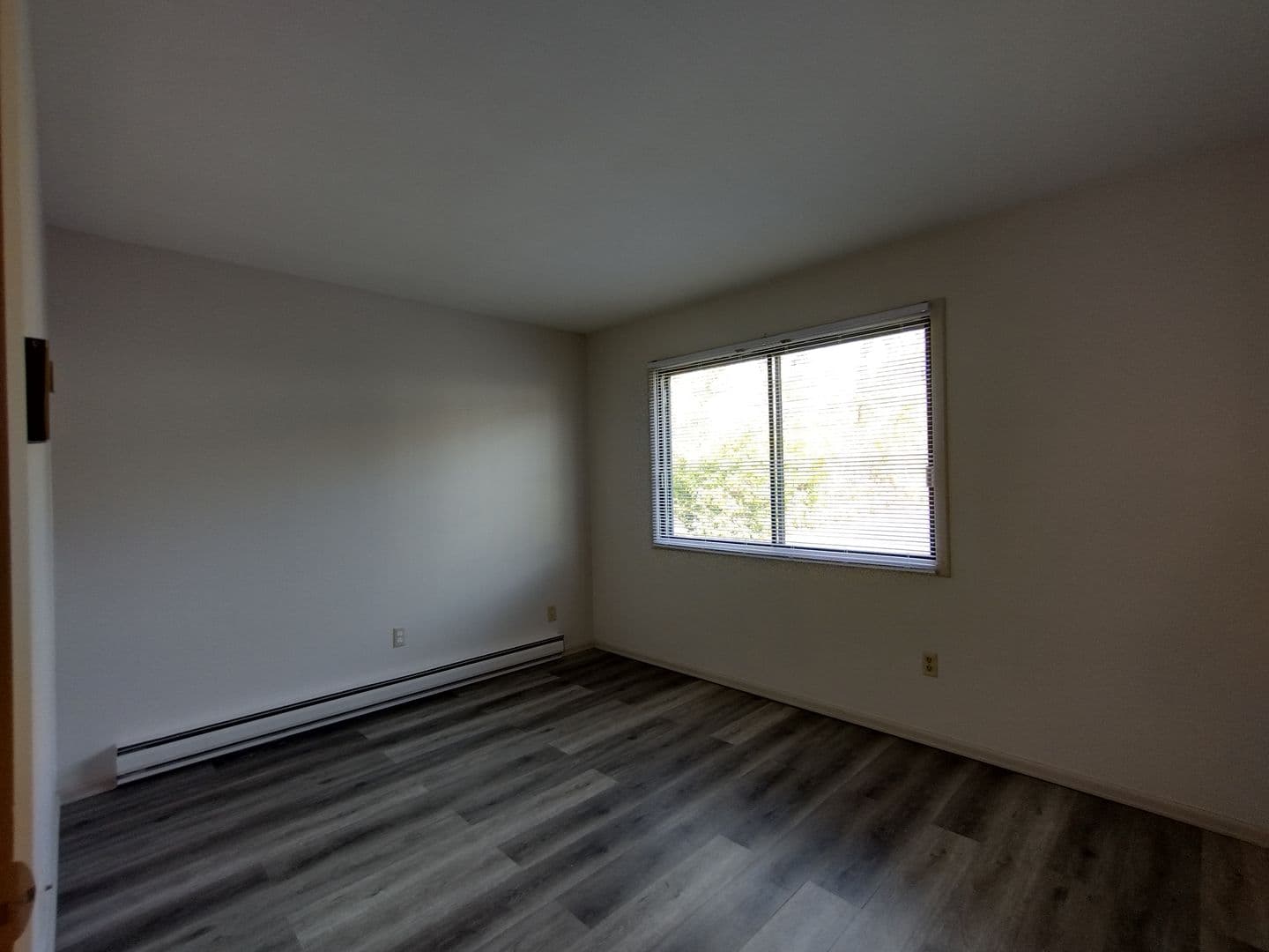 Menasha Apartment: 988 Third Street