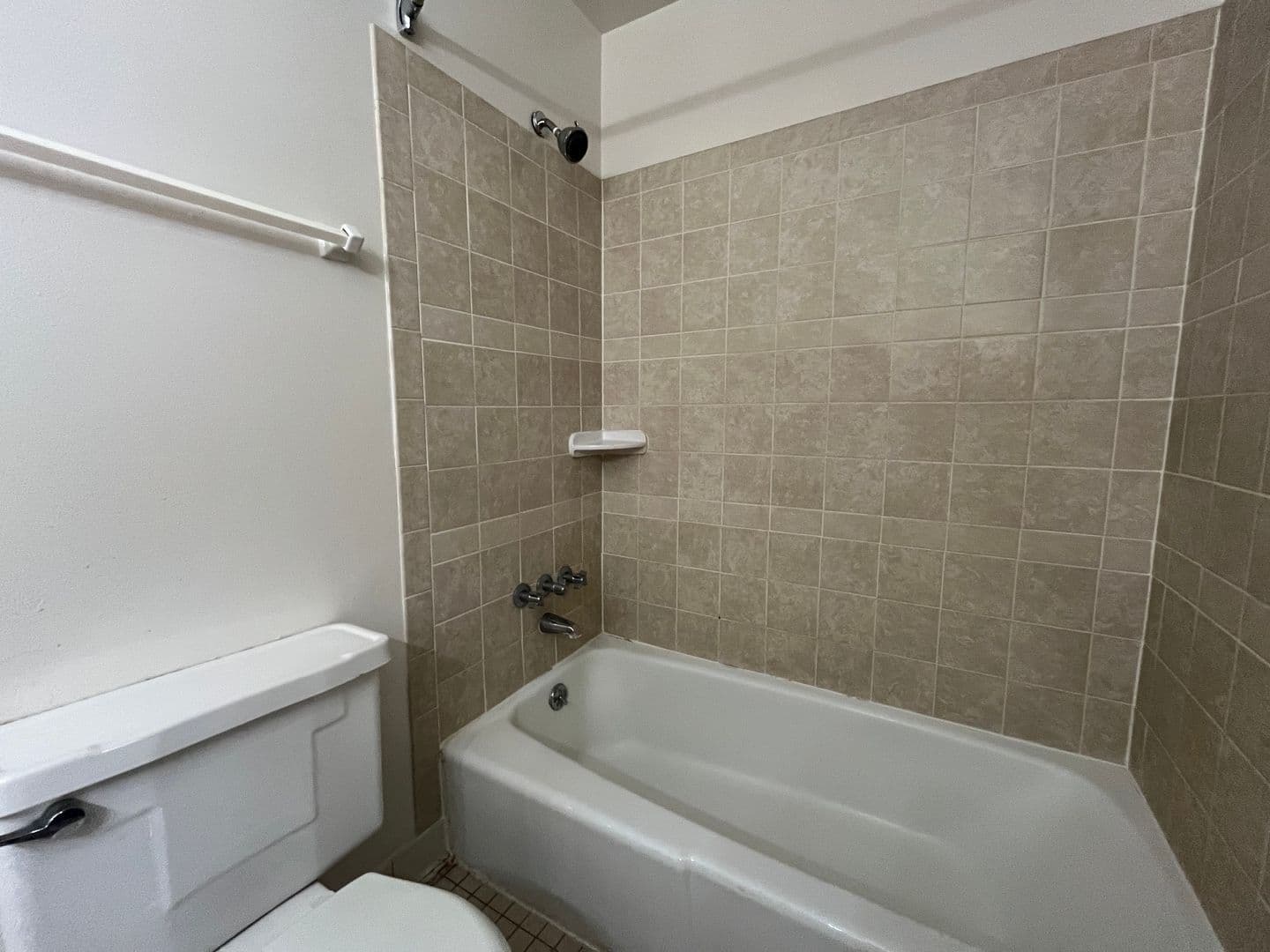 West Allis Apartment: 2821 S 106th St