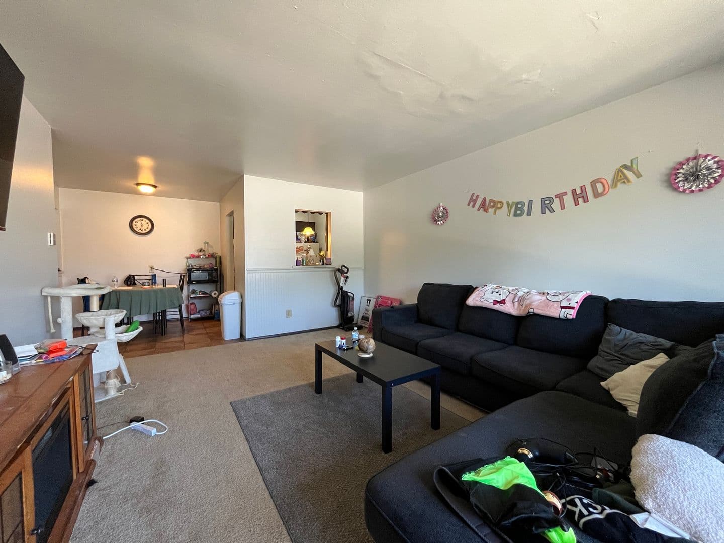 West Allis Apartment: 2853 S 106th St