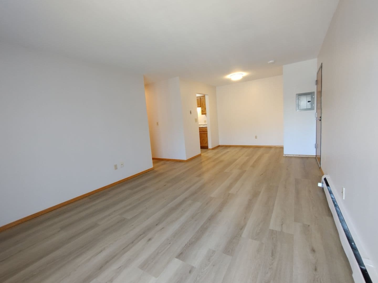 Menasha Apartment: 992 Third Street