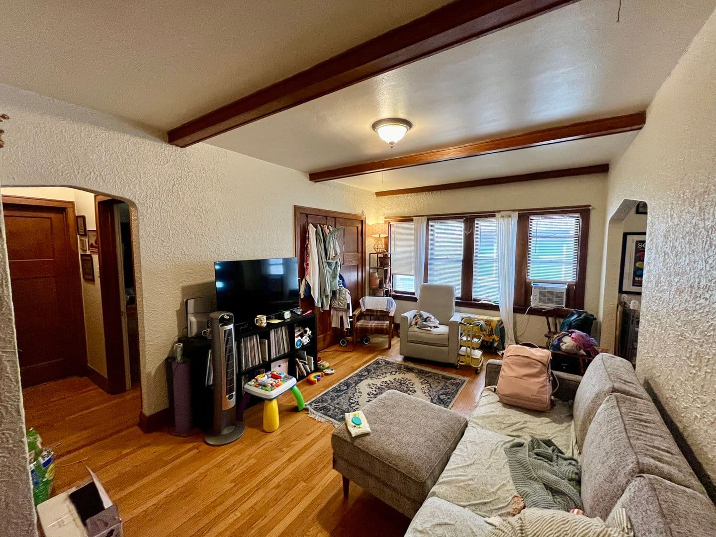 Shorewood Apartment: 4422 N Oakland Ave
