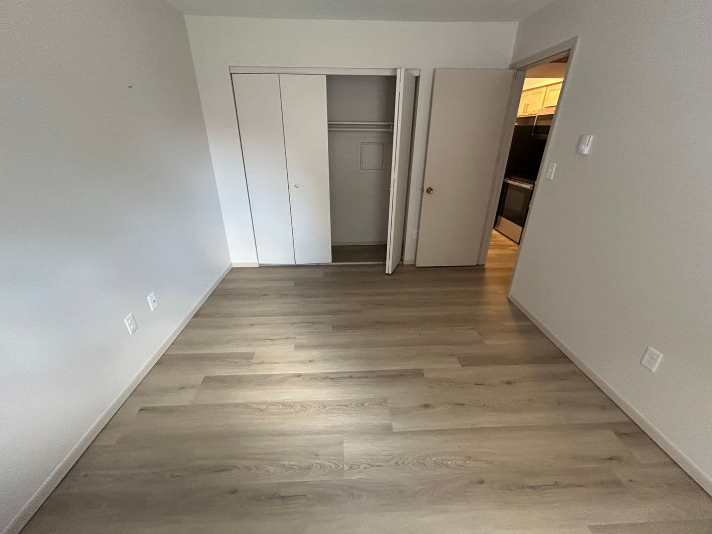 Menasha Apartment: 988 Third Street