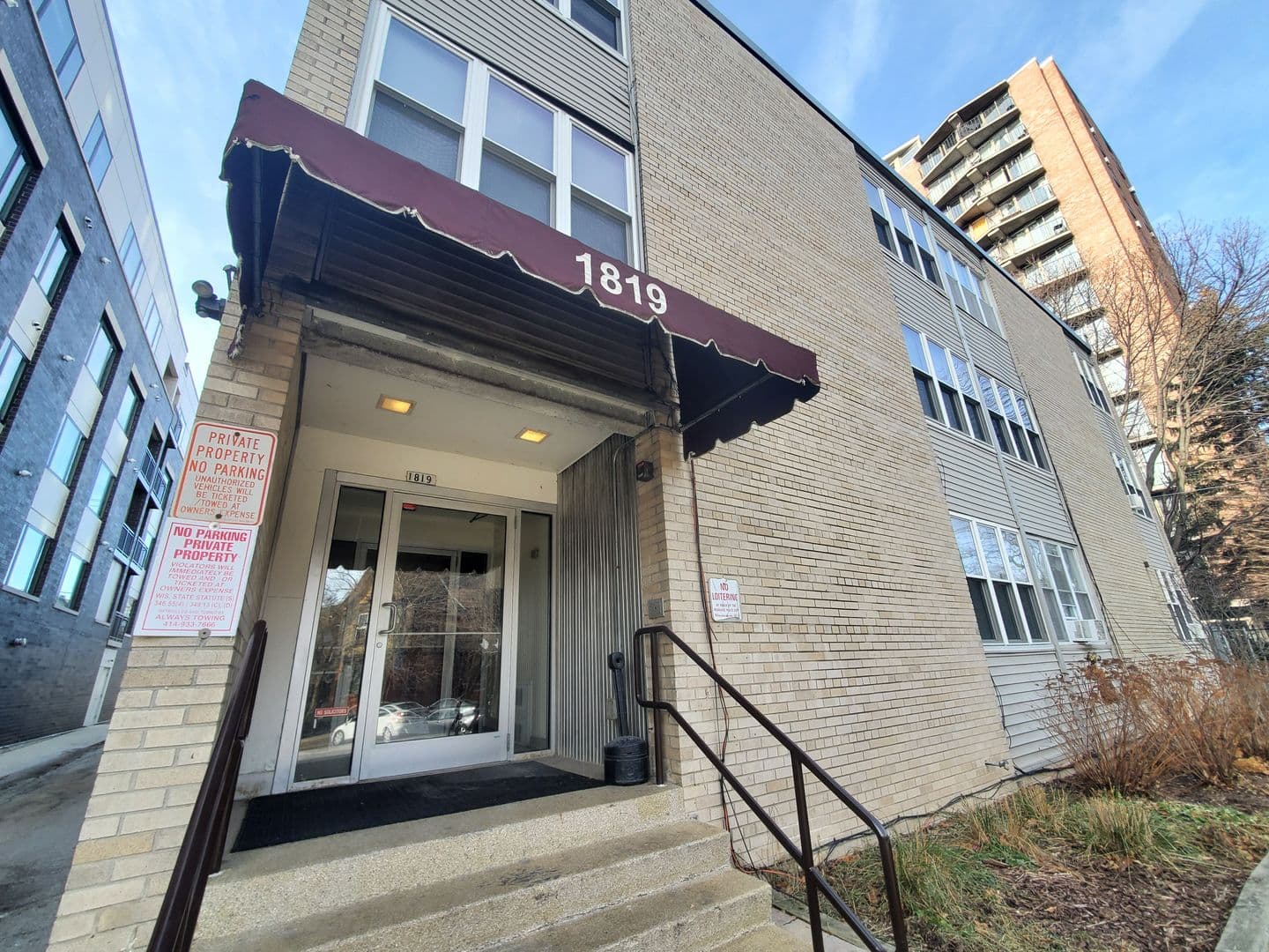 Milwaukee Apartment: 1819 N. Cambridge Ave.