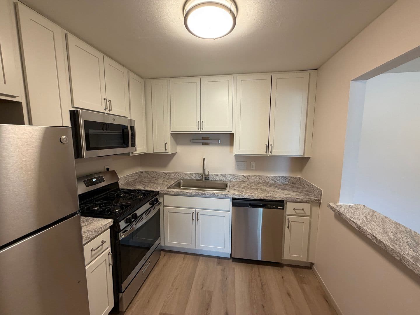 Green Bay Apartment: 1670 Shawano Ave