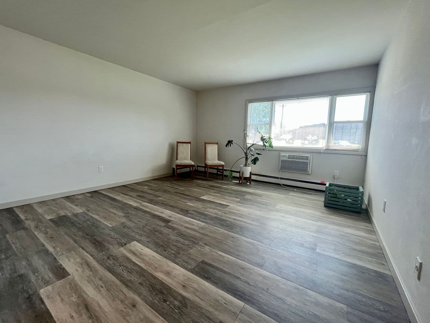 Milwaukee Apartment: 2867 S. Kinnickinnic Ave.
