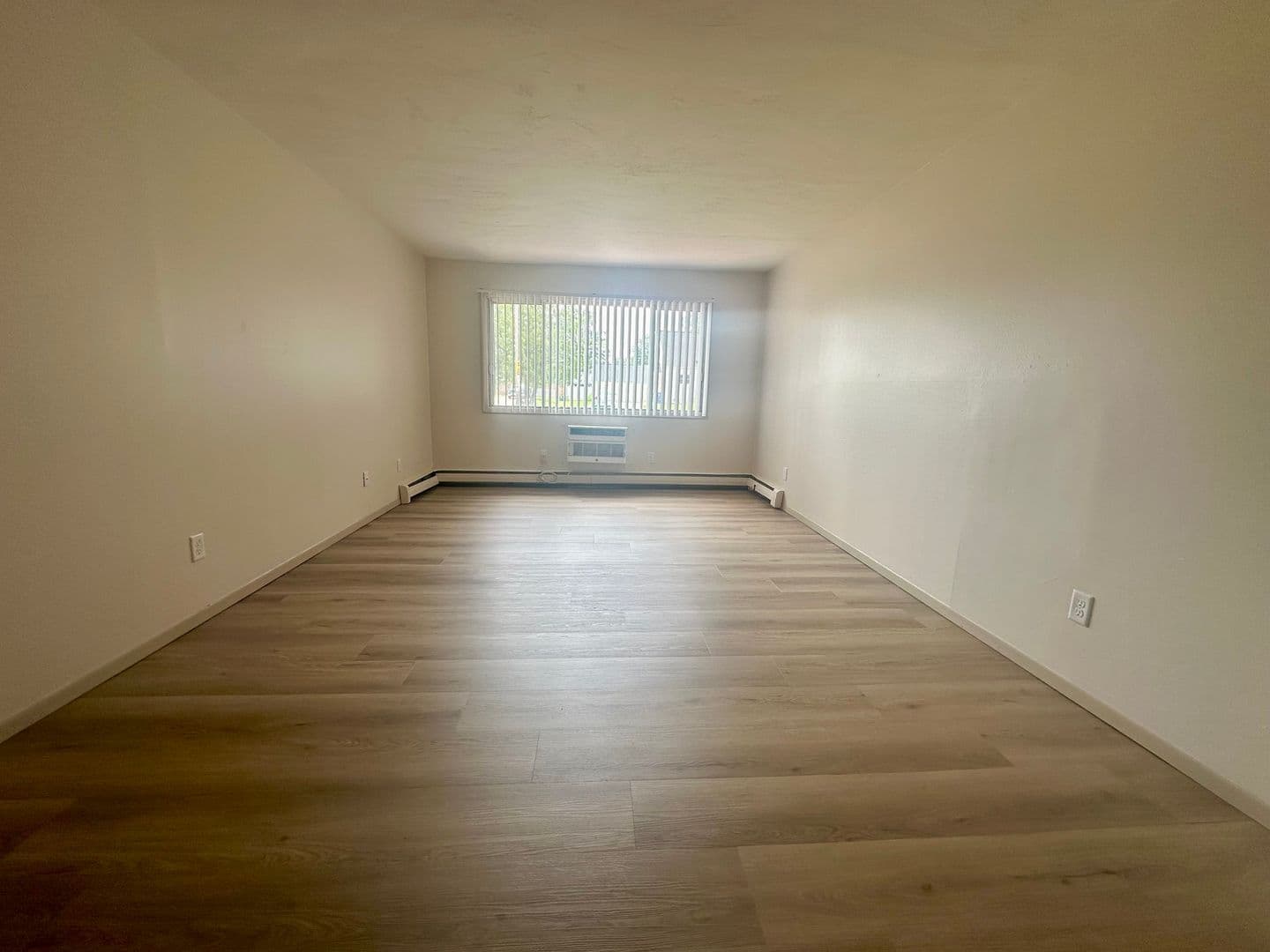 Green Bay Apartment: 1670 Shawano Ave