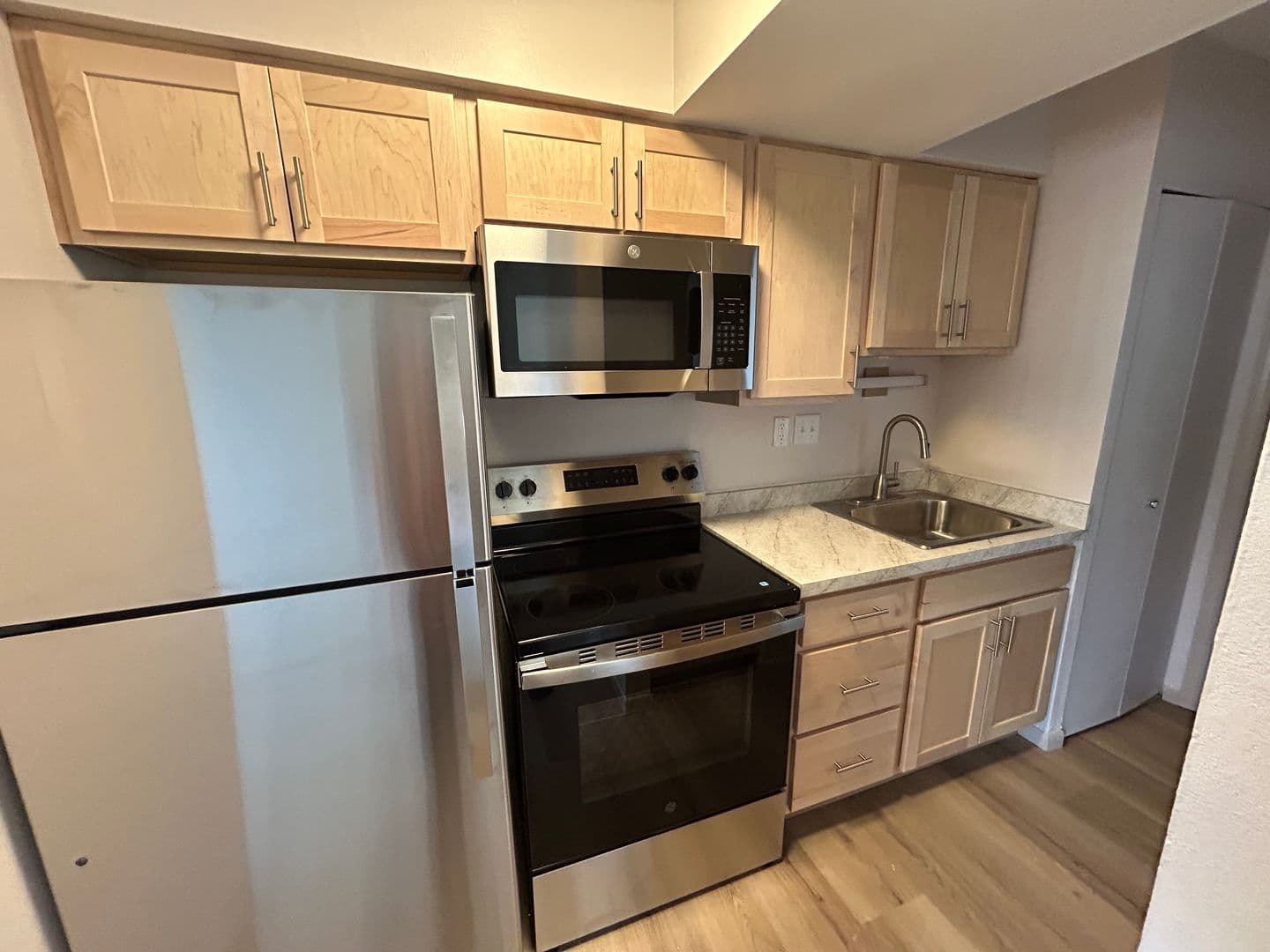 Menasha Apartment: 988 Third Street