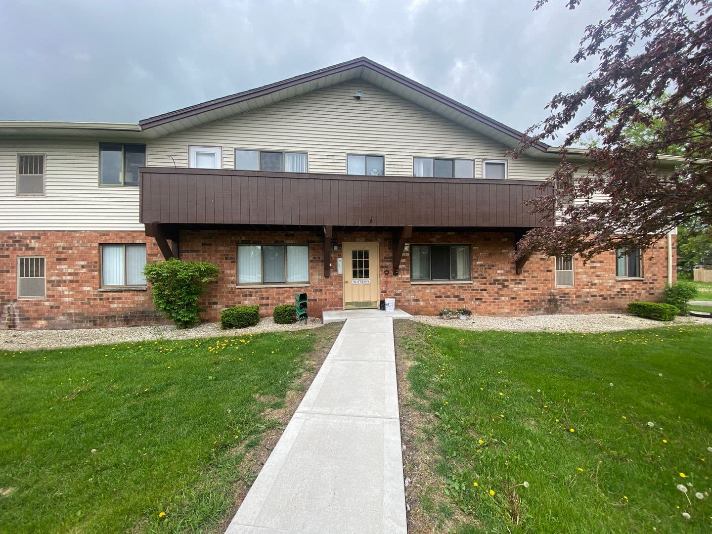 Germantown Apartment: N111 W15651-15655 Vienna Court