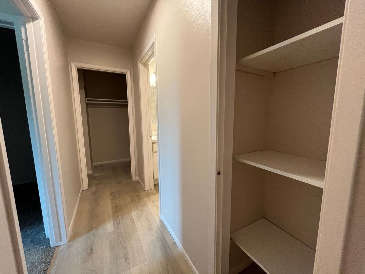 Milwaukee Apartment: 4246 S 60th St