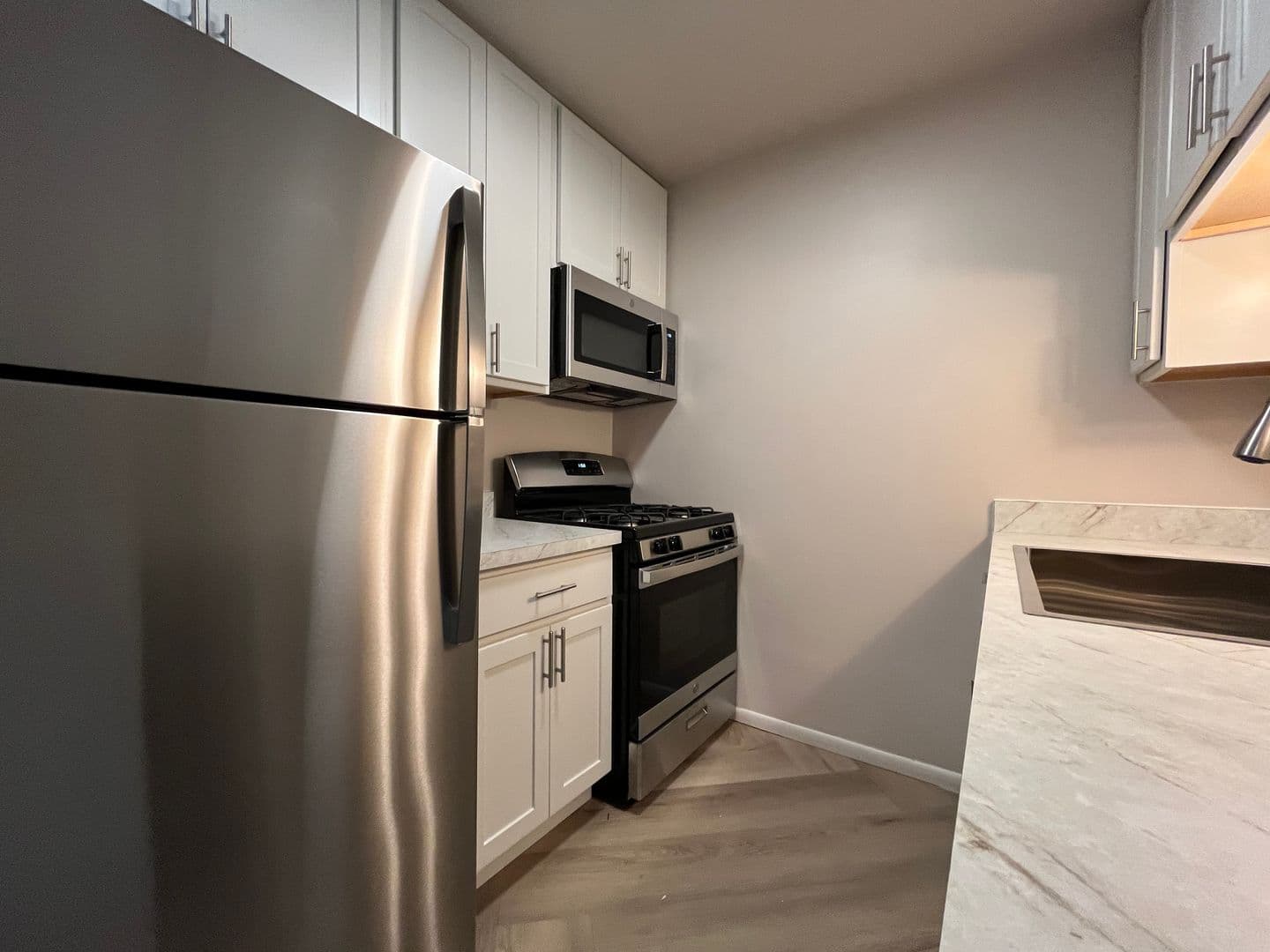 Milwaukee Apartment: 4246 S 60th St