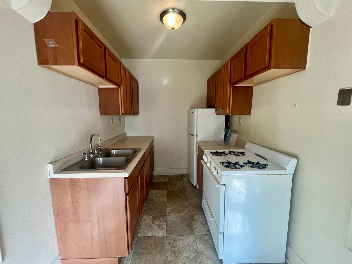 Milwaukee Apartment: 1827 E Park Pl