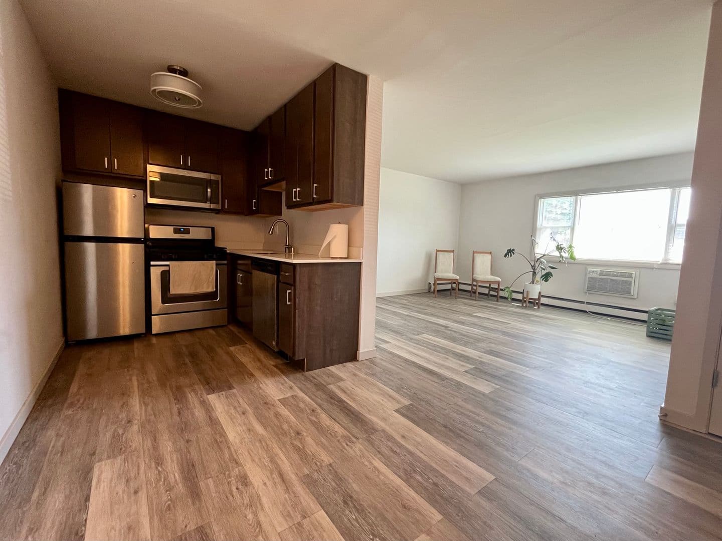Milwaukee Apartment: 2867 S. Kinnickinnic Ave.