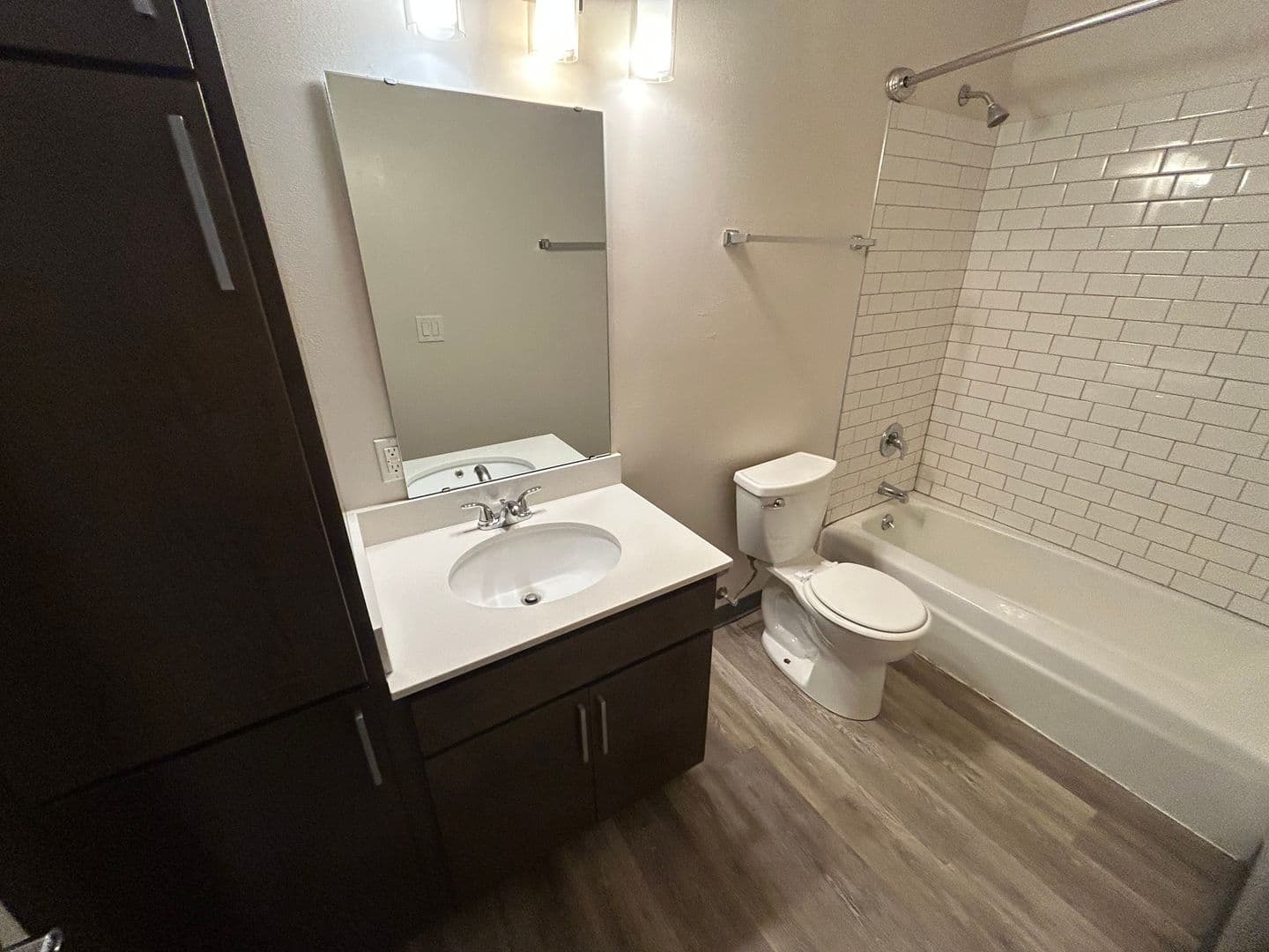 Milwaukee Apartment: 2867 S. Kinnickinnic Ave.