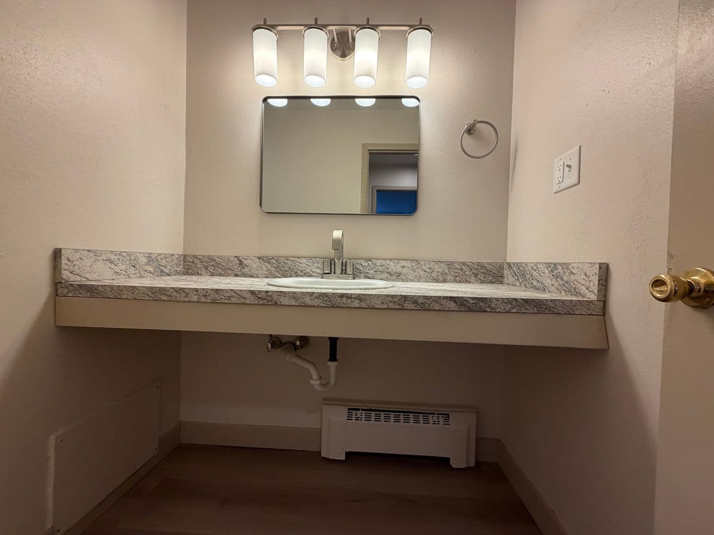 Green Bay Apartment: 1694 Shawano Ave