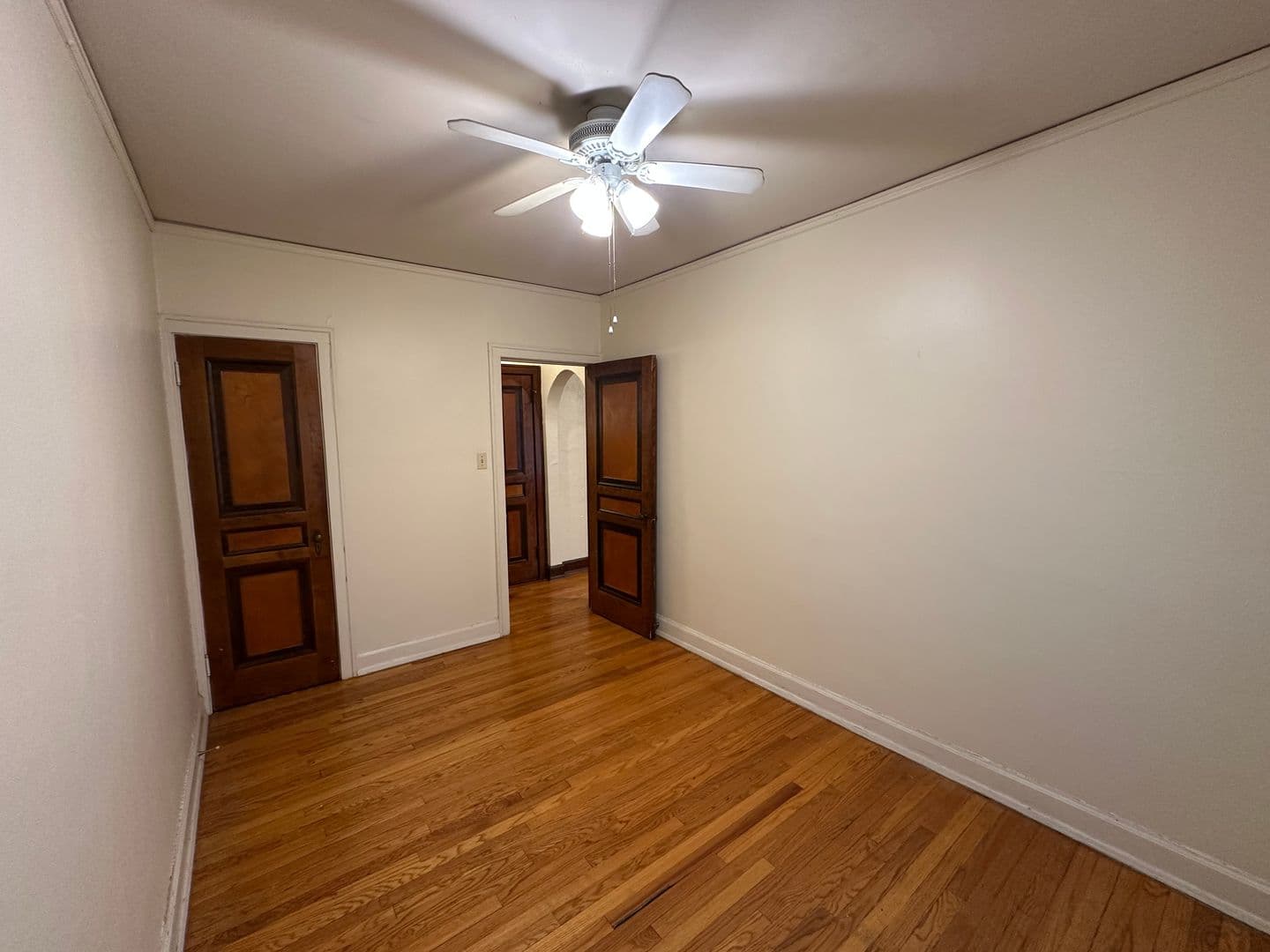 Shorewood Apartment: 4480 N Oakland Ave