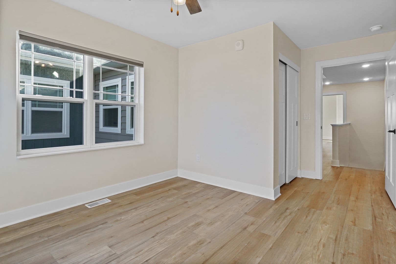 Slinger Apartment: 113 Eiche Dr