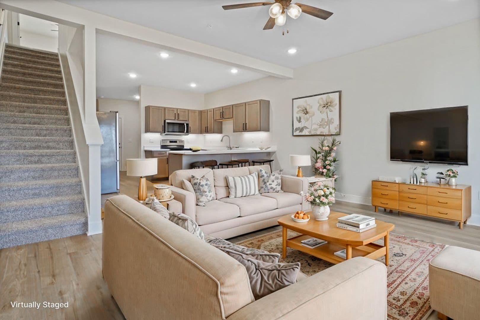 Slinger Apartment: 113 Eiche Dr