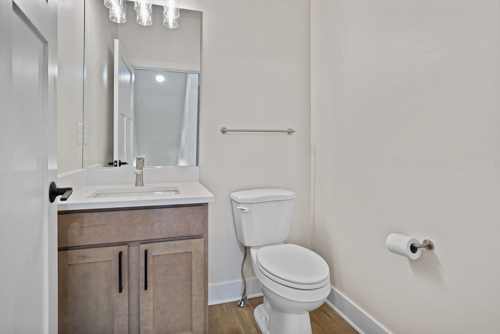 Slinger Apartment: 113 Eiche Dr