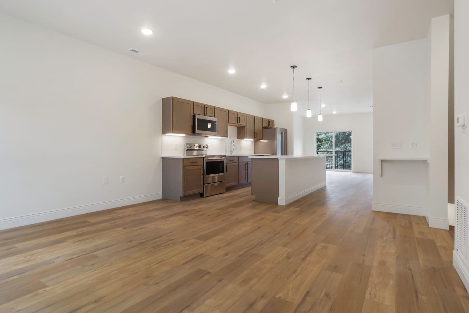 Slinger Apartment: 115 Kettle Moraine Drive S.