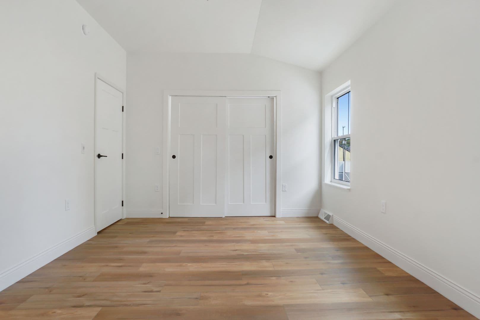 Slinger Apartment: 115 Kettle Moraine Drive S.