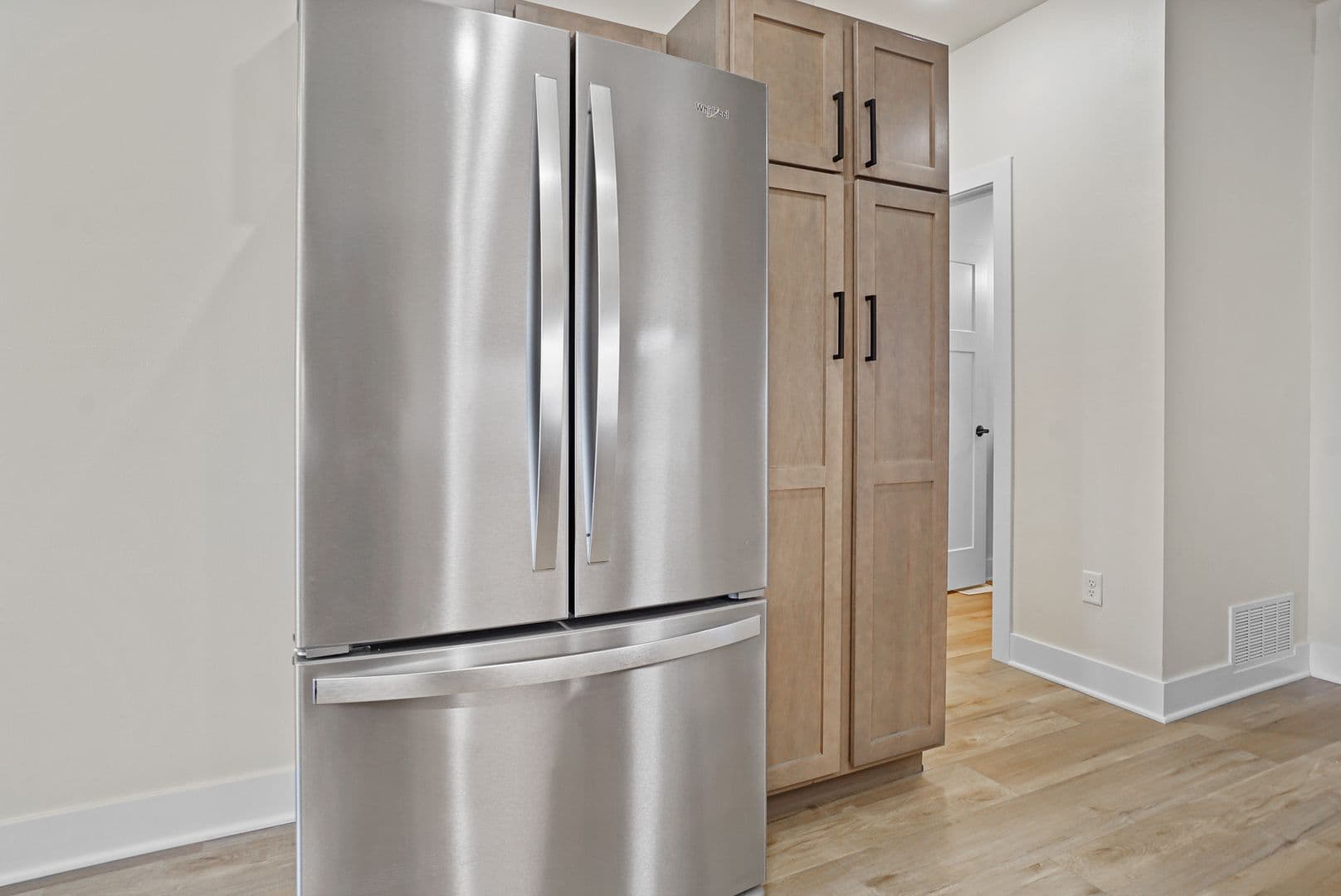 Slinger Apartment: 113 Eiche Dr